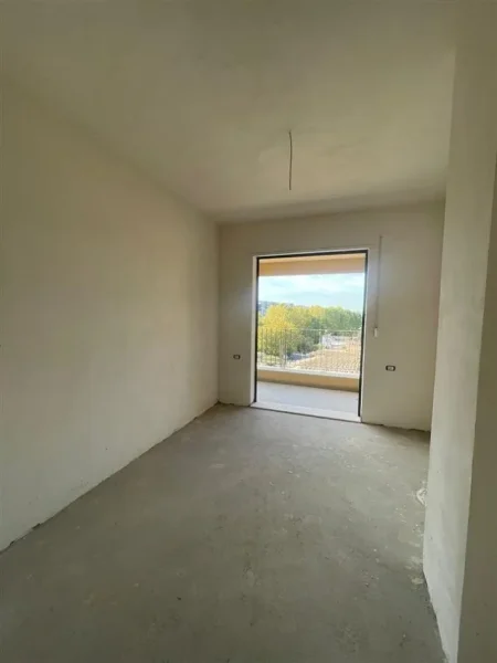 Tirane, shitet apartament 2+1+Ballkon Kati 5, 115 m² 201.250 € (Fusha Aviacionit)