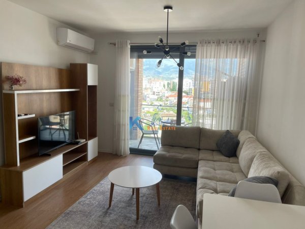 Tirane, jap me qera apartament 2+1+Ballkon Kati 6, 90 m² 600 € (Don Bosko)