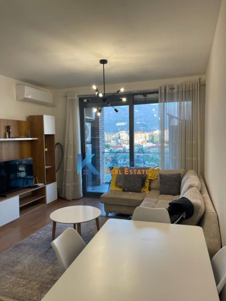 Tirane, jap me qera apartament 2+1+Ballkon Kati 6, 90 m² 600 € (Don Bosko)