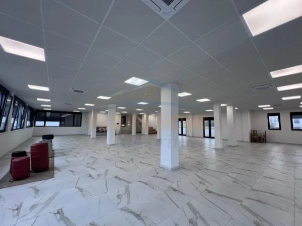 Tirane, jepet me qera ambjent biznesi Kati 1, 298 m² 3.500 € (Prane TEG)