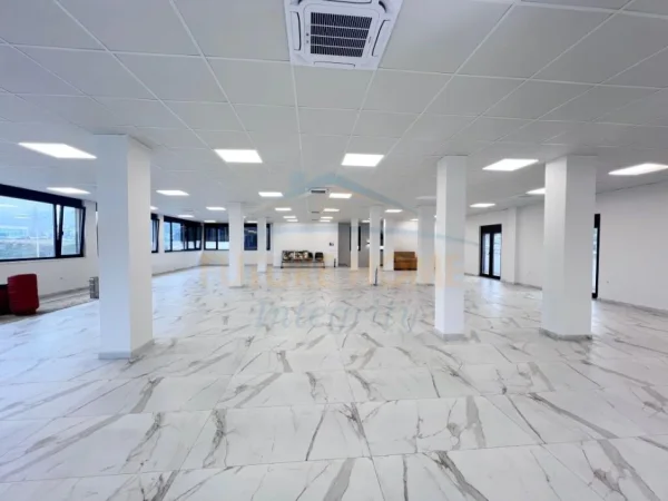Tirane, jepet me qera ambjent biznesi Kati 1, 298 m² 3.500 € (Prane TEG)