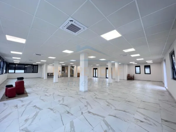 Tirane, jepet me qera ambjent biznesi Kati 1, 298 m² 3.500 € (Prane TEG)