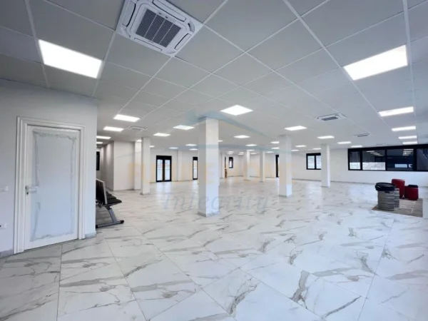 Tirane, jepet me qera ambjent biznesi Kati 1, 298 m² 3.500 € (Prane TEG)