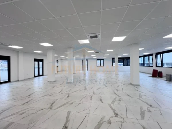 Tirane, jepet me qera ambjent biznesi Kati 1, 298 m² 3.500 € (Prane TEG)