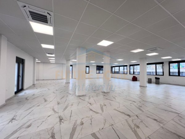 Tirane, jepet me qera ambjent biznesi Kati 1, 298 m² 3.500 € (Prane TEG)