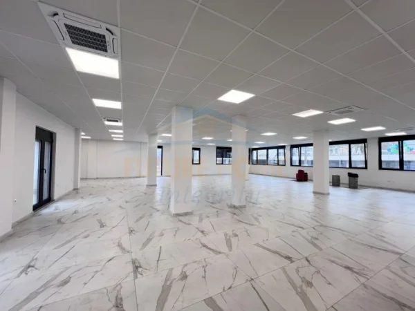Tirane, jepet me qera ambjent biznesi Kati 1, 298 m² 3.500 € (Prane TEG)