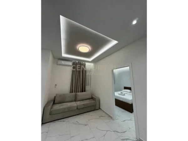 Tirane, jepet me qera apartament 1+1 Kati 1, 80 m² 500 € (RRUGA 5 MAJI)