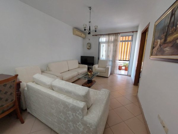 Tirane, jepet me qera apartament 2+1  Kati 5, 100 m² 650 €