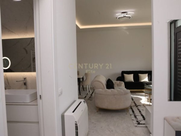 Tirane, jepet me qera apartament 3+1 Kati 2, 180 m² 1.700 € (SELITE)
