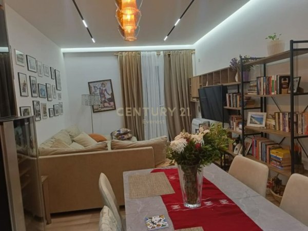 Tirane, shitet apartament 1+1 Kati 2, 71 m² 145.000 € (Benjamin Kruta)