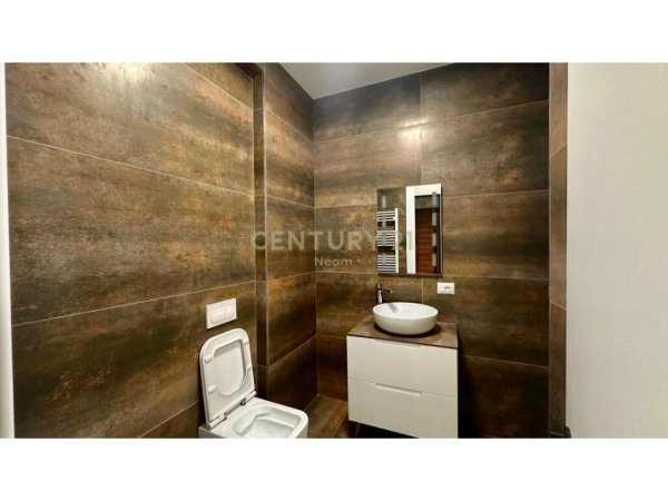 Tirane, jap me qera apartament 2+1+2+POST PARKIMI , 160 m² 1.650 € (Liqeni i Thatë)