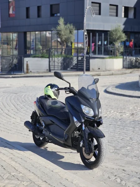 Tirane, shitet Scooter Xmax 2012, e zeze 250 kubik, 24.400 km