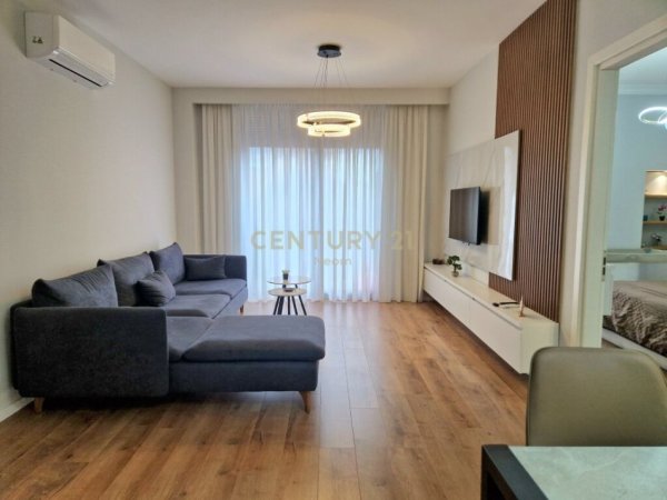 Tirane, shes apartament 1+1+Ballkon Kati 1, 71 m² 177.500 € (Prane Pazarit te Ri, Shkolla e Kuqe)