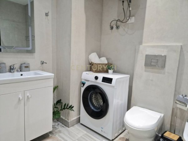 Tirane, shes apartament 1+1+Ballkon Kati 1, 71 m² 177.500 € (Prane Pazarit te Ri, Shkolla e Kuqe)