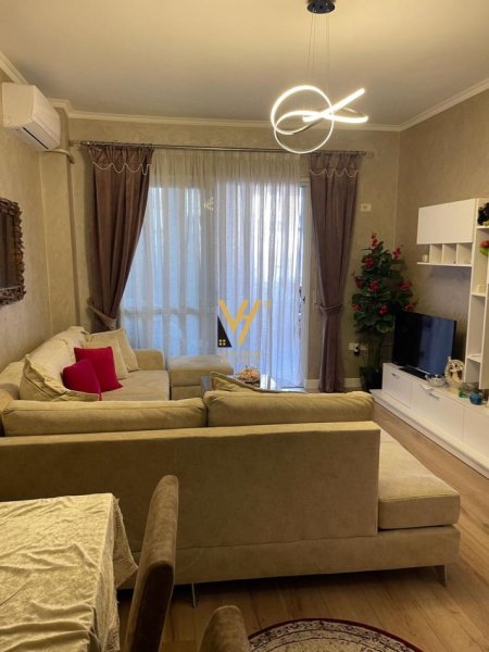 Tirane, jepet me qera apartament 3+1+Ballkon Kati 2, 105 m² 1.000 € (KOPSHTI ZOOLOGJIK)