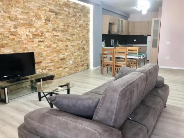 Tirane, jepet me qera apartament 2+1+Ballkon Kati 5, 80 m² 650 € (RRUGA E KAVAJES)