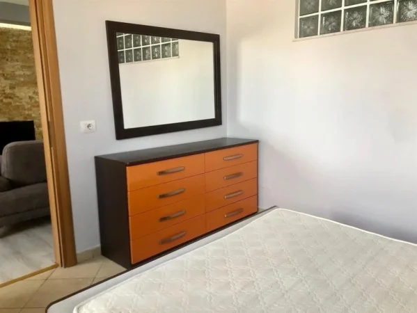 Tirane, jepet me qera apartament 2+1+Ballkon Kati 5, 80 m² 650 € (RRUGA E KAVAJES)