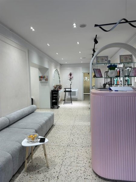 Tirane, jepet me qera ambjent biznesi Kati 0, 100 m² 1.500 € (HARRY FULTZ TRENI)