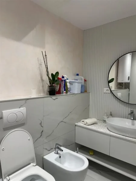 Tirane, jepet me qera ambjent biznesi Kati 0, 100 m² 1.500 € (HARRY FULTZ TRENI)