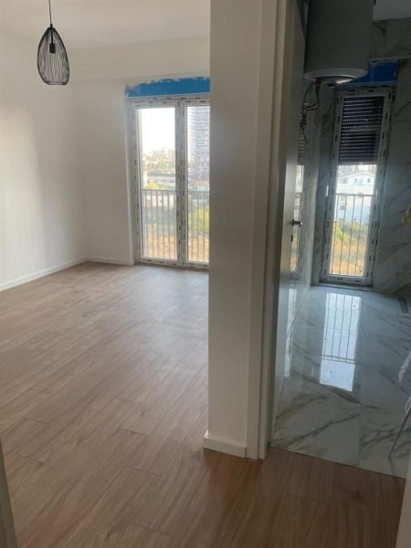 Tirane, jepet me qera apartament Kati 4, 148 m² 500 € (STACIONI I TRENIT BULEVARDI I RI)