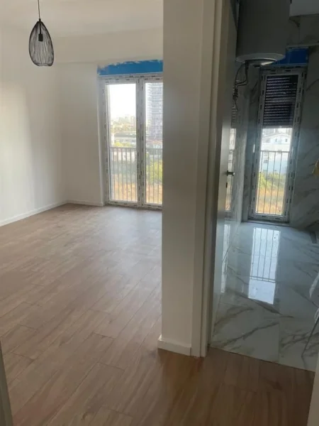Tirane, jepet me qera apartament Kati 4, 148 m² 500 € (STACIONI I TRENIT BULEVARDI I RI)