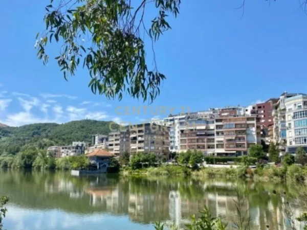 Tirane, jepet me qera apartament 1+1 Kati 0, 303 m² 3.700 € (Liqeni i Thate)