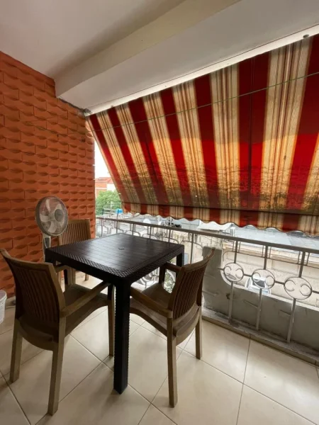 Tirane, jepet me qera apartament 1+1+Ballkon Kati 3, 65 m² 600 € (Qender, prane Kafe Flora)