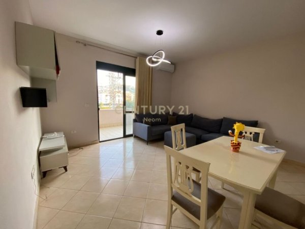 Tirane, jepet me qera apartament 2+1 Kati 2, 118 m² 550 € (Liqeni Thate)