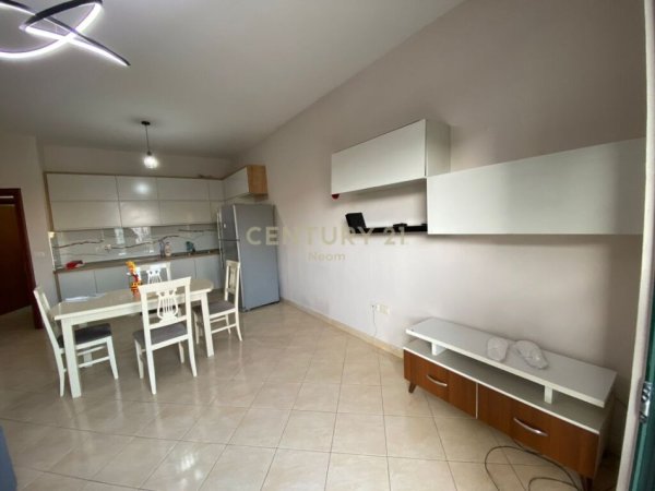 Tirane, jepet me qera apartament 2+1 Kati 2, 118 m² 550 € (Liqeni Thate)