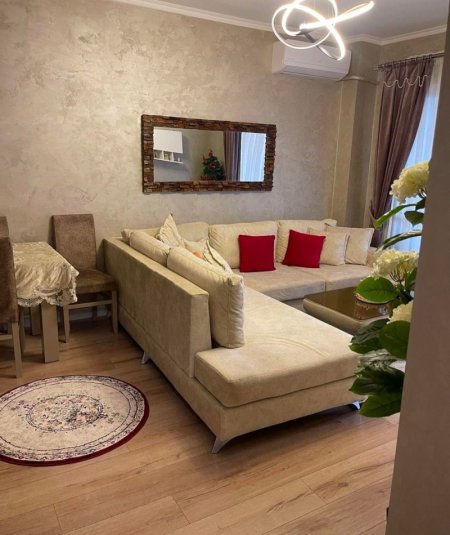 Tirane, jepet me qera apartament 3+1+Ballkon Kati 2, 105 m² 1.000 € (Liqeni i thate , Kompleksi Mateo)