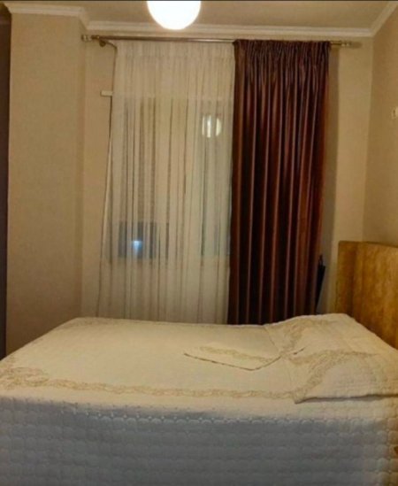 Tirane, jepet me qera apartament 3+1+Ballkon Kati 2, 105 m² 1.000 € (Liqeni i thate , Kompleksi Mateo)
