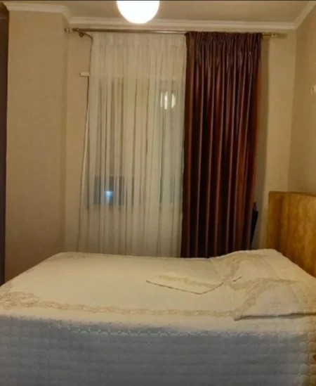 Tirane, jepet me qera apartament 3+1+Ballkon Kati 2, 105 m² 1.000 € (Liqeni i thate , Kompleksi Mateo)