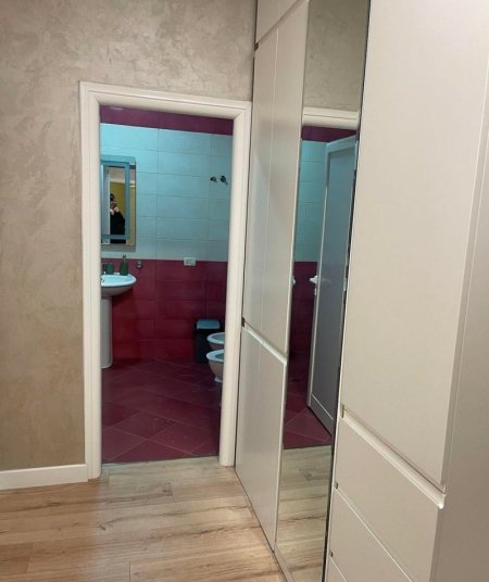 Tirane, jepet me qera apartament 3+1+Ballkon Kati 2, 105 m² 1.000 € (Liqeni i thate , Kompleksi Mateo)