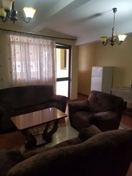 Tirane, jepet me qera apartament 1+1+Ballkon Kati 6, 65 m² 300 € (Ali Dem)