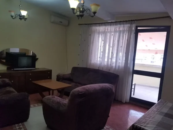 Tirane, jepet me qera apartament 1+1+Ballkon Kati 6, 65 m² 300 € (Ali Dem)