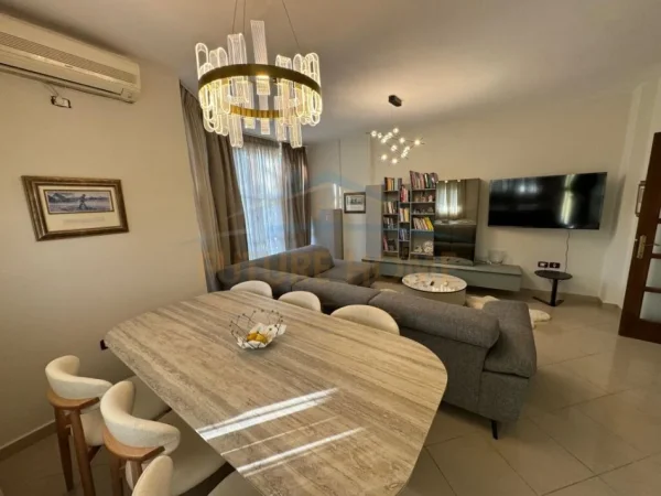 Durres, shitet apartament 2+1+Ballkon Kati 2, 130.000 € (MALI I ROBIT)