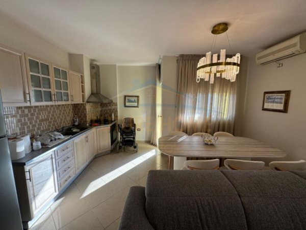 Durres, shitet apartament 2+1+Ballkon Kati 2, 130.000 € (MALI I ROBIT)