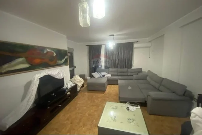 Tirane, jepet me qera 2+1+Ballkon Kati 3, 100 m² 400 € (FRESKU)