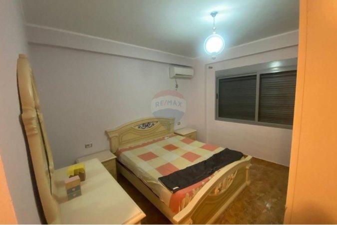 Tirane, jepet me qera 2+1+Ballkon Kati 3, 100 m² 400 € (FRESKU)