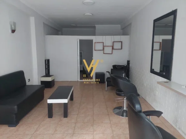 Tirane, jepet me qera zyre Kati 1, 37 m² 400 € (ISH MINISTRIA E JASHTME)