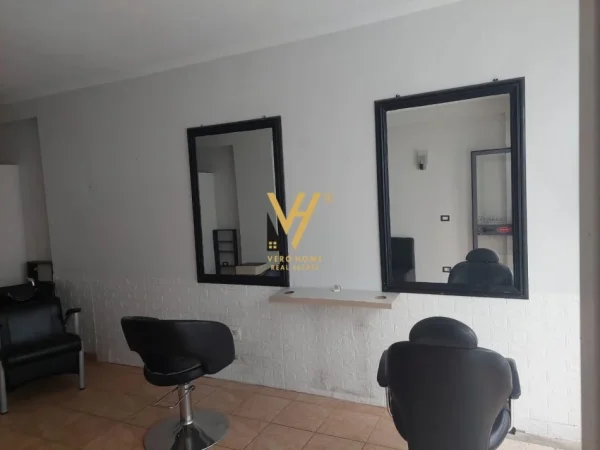 Tirane, jepet me qera zyre Kati 1, 37 m² 400 € (ISH MINISTRIA E JASHTME)