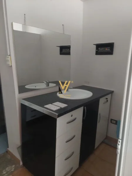 Tirane, jepet me qera zyre Kati 1, 37 m² 400 € (ISH MINISTRIA E JASHTME)