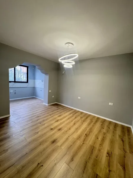 Tirane, shes apartament 2+1+Ballkon Kati 2, 75 m² 187.500 € (Myslym Shyri)