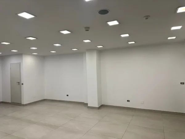 Tirane, jepet me qera ambjent biznesi Kati 0, 200 m² 1.500 € (LAPRAKE)