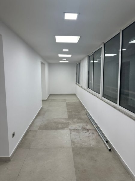 Tirane, jepet me qera ambjent biznesi Kati 0, 200 m² 1.500 € (LAPRAKE)