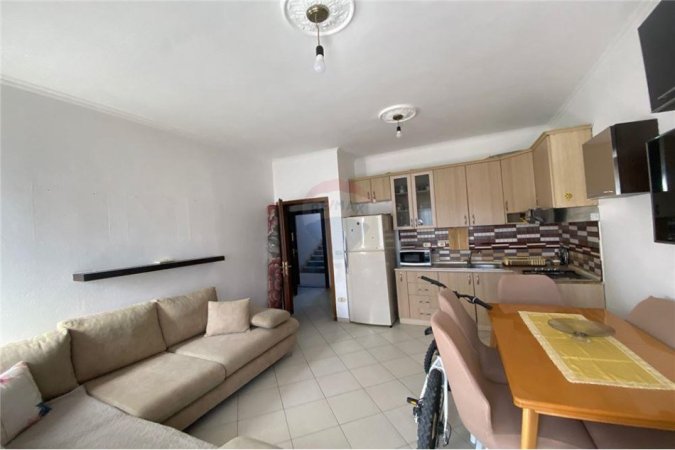 Tirane, jepet me qera apartament 1+1 Kati 7, 300 m² 300 € (Autostrada Tiranë-Durrës)