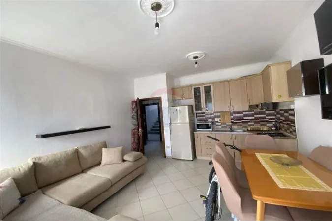 Tirane, jepet me qera apartament 1+1 Kati 7, 300 m² 300 € (Autostrada Tiranë-Durrës)