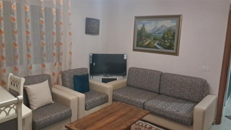 Tirane, jepet me qera apartament 2+1+Ballkon Kati 6, 85 m² 450 € (Brryl perballe Maternitetit te Ri)