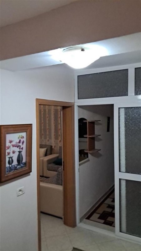 Tirane, jepet me qera apartament 2+1+Ballkon Kati 6, 85 m² 450 € (Brryl perballe Maternitetit te Ri)
