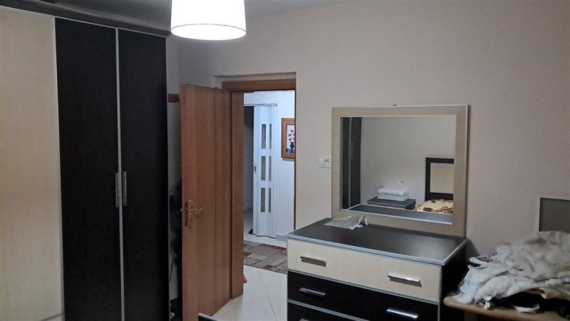 Tirane, jepet me qera apartament 2+1+Ballkon Kati 6, 85 m² 450 € (Brryl perballe Maternitetit te Ri)